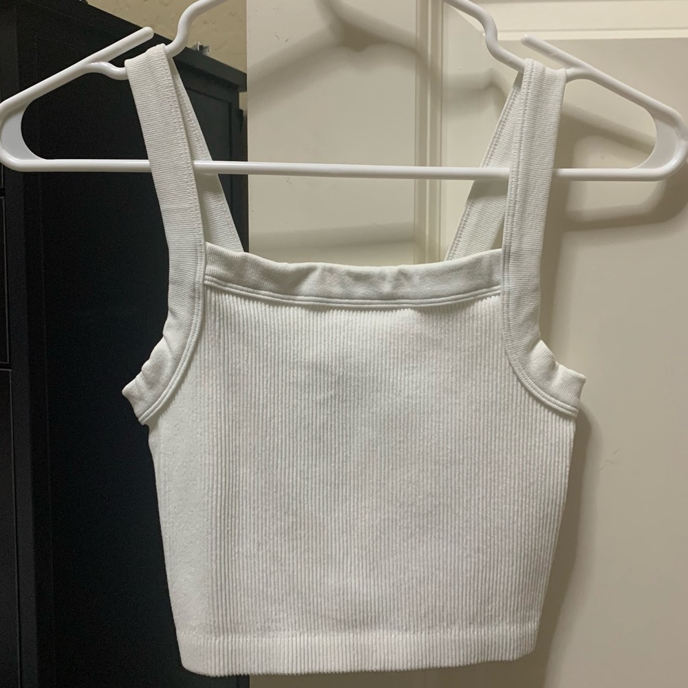 COTTON ON Seamless Nelly Straight Neck Tank fitted but stretchy, and recycled.